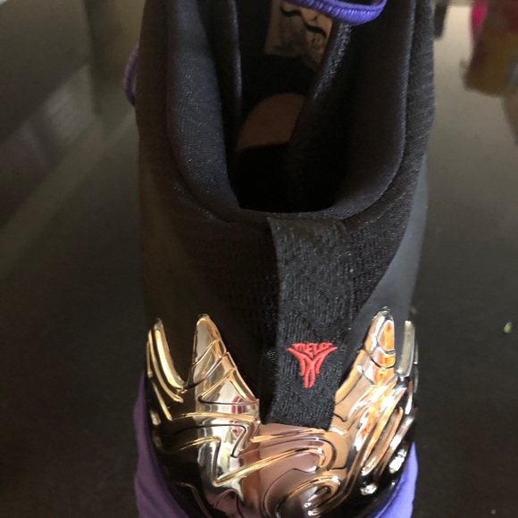 Carmelo Anthony signed Knicks game sneaker - Picture 8 of 8